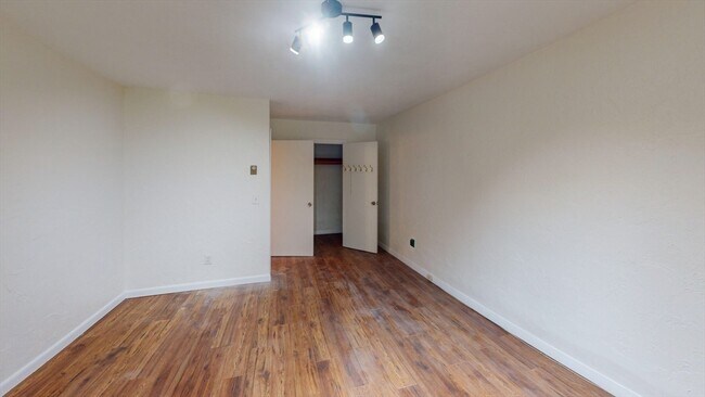 Building Photo - 176 Swanson Rd