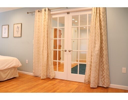 Building Photo - 12 Regent St