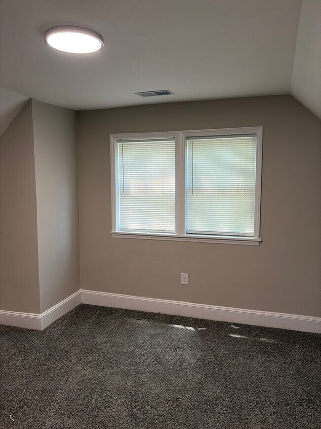 Building Photo - 2502 Druid Hills Dr NW