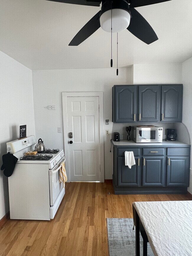 Building Photo - 24 Thurman St