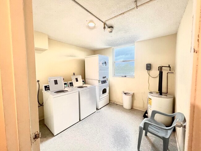 Building Photo - 500 Executive Center Dr