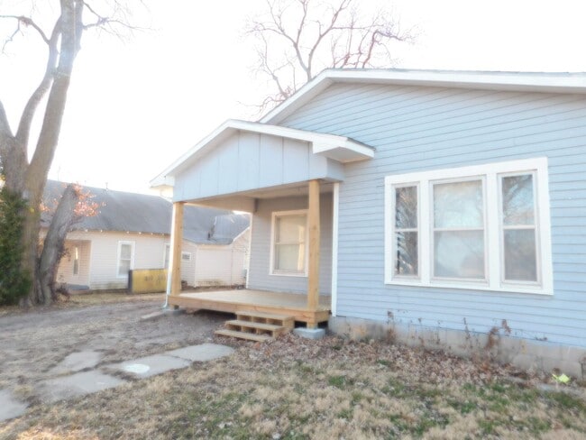 Building Photo - Beautiful 3 bedroom/1 bath home in El Dorado!