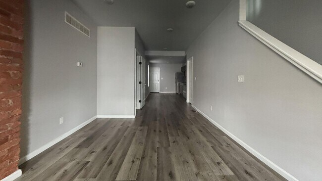 Building Photo - 121 N 59th St