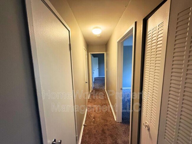 Building Photo - 9633 White Acre Rd