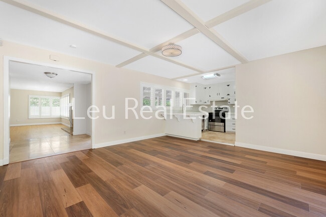 Building Photo - 6640 S Land Park Dr