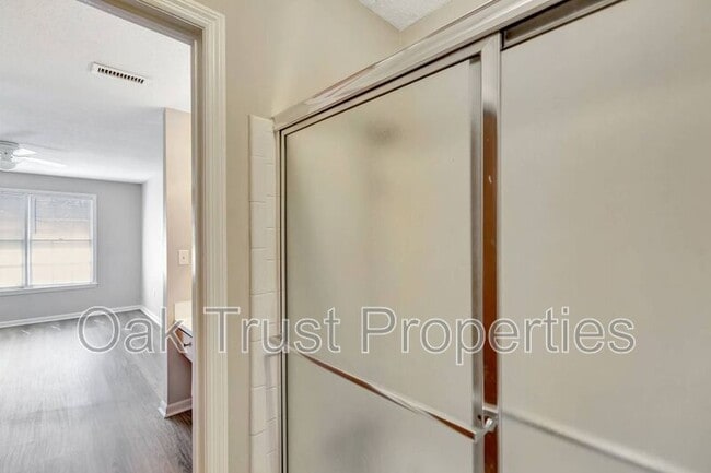 Building Photo - 4428 N Shirley Dr