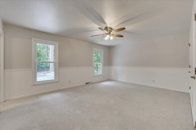 Building Photo - 2111 Huron Dr