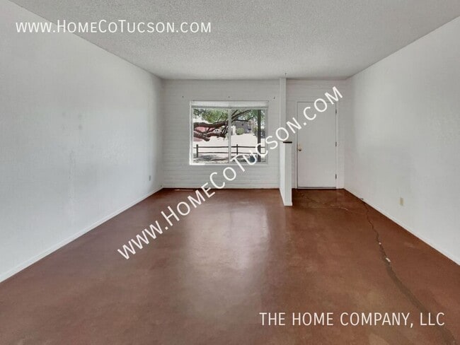Building Photo - 1727 E Adelaide Dr