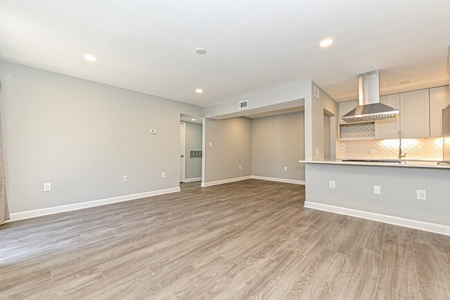 Building Photo - 5020-E Sardis Rd