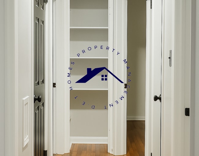 Building Photo - 11081 Lakepointe St