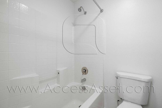 Building Photo - Spacious & Stylish 3 Bed/3.5 Bath Home In Temecula's Harveston Lake Community!