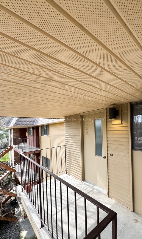 Building Photo - 403 La Villa Dr