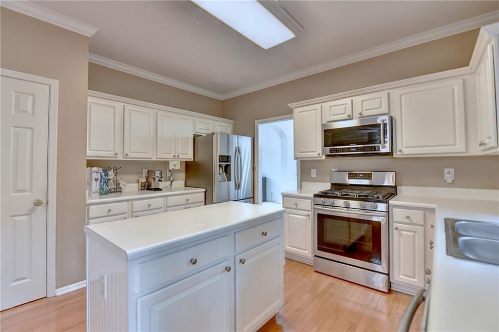 Building Photo - 2172 Woodbriar Dr