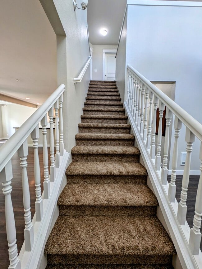 Building Photo - Stylish & Convenient Living - Bremerton 4 ...