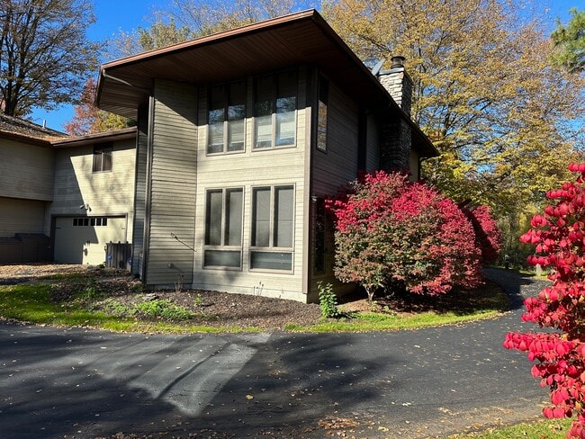 Building Photo - 6311 Saint Andrews Dr