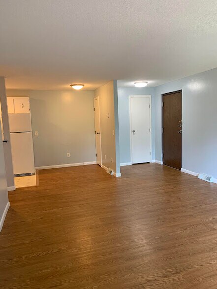 Building Photo - 18 Surrey Dr