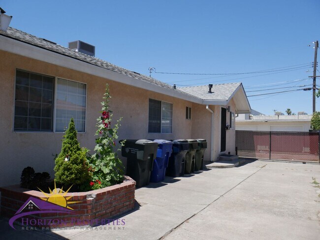 Building Photo - 381/385 Las Palmas Ave