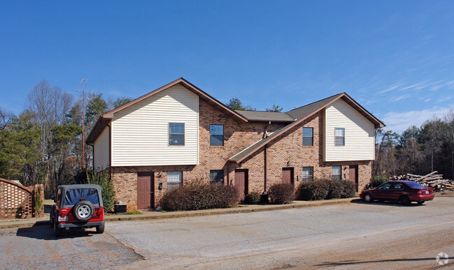 Primary Photo - 100 Lynn Cir