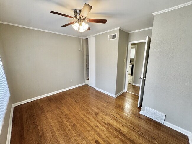 Building Photo - 4555 Willow Rd