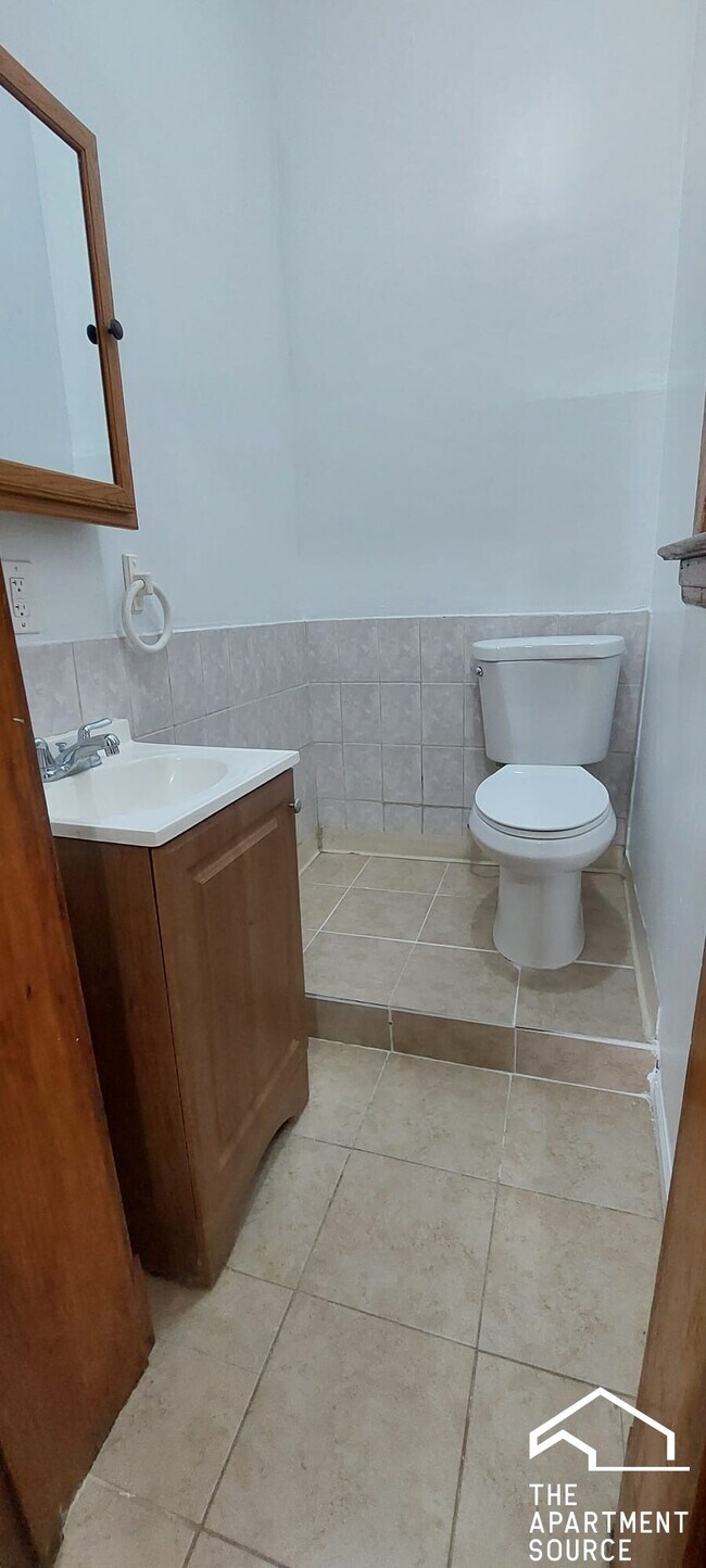 Building Photo - 2215 S Albany Ave