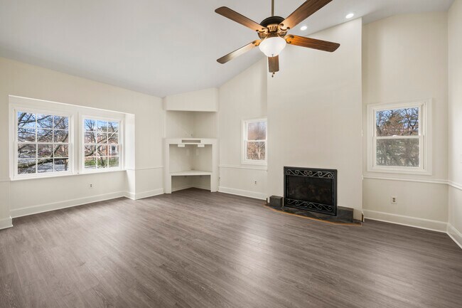 Building Photo - Dolly's