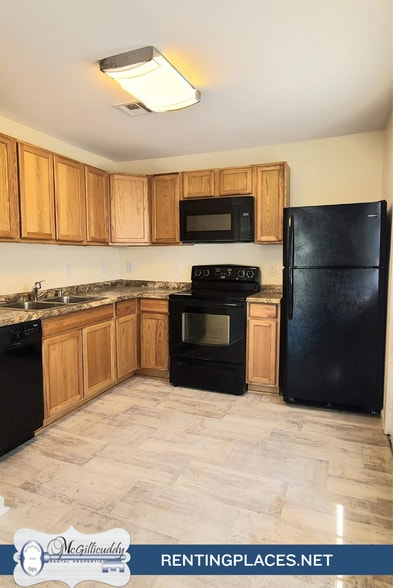 Building Photo - 1220 Holden Dr