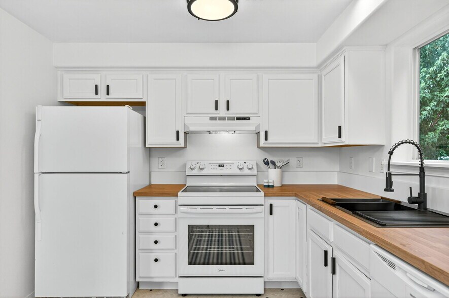 Building Photo - 2525 SE 136th Ave