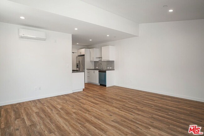 Building Photo - 1166 Cochran Ave