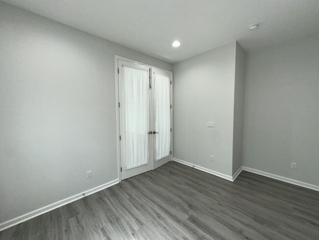 Building Photo - 319 Flip Flop Ct