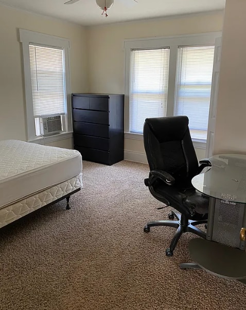 Building Photo - 860 Lancaster Ave