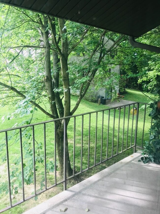Building Photo - Beautiful 3-Bed/2.5-Bath Townhome in Aston...