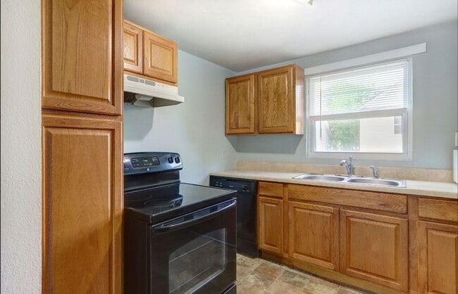 Building Photo - Carriage House apartment, near downtown, w...