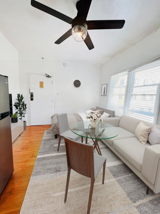 Interior Photo - Chateau Los Feliz
