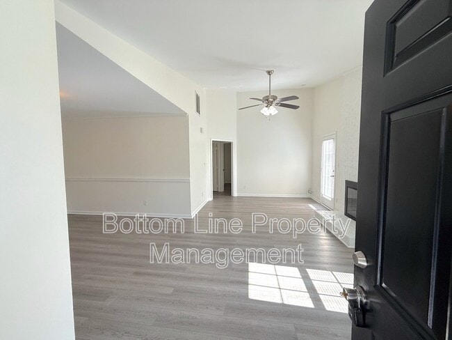 Building Photo - 4013 Inglehurst Dr