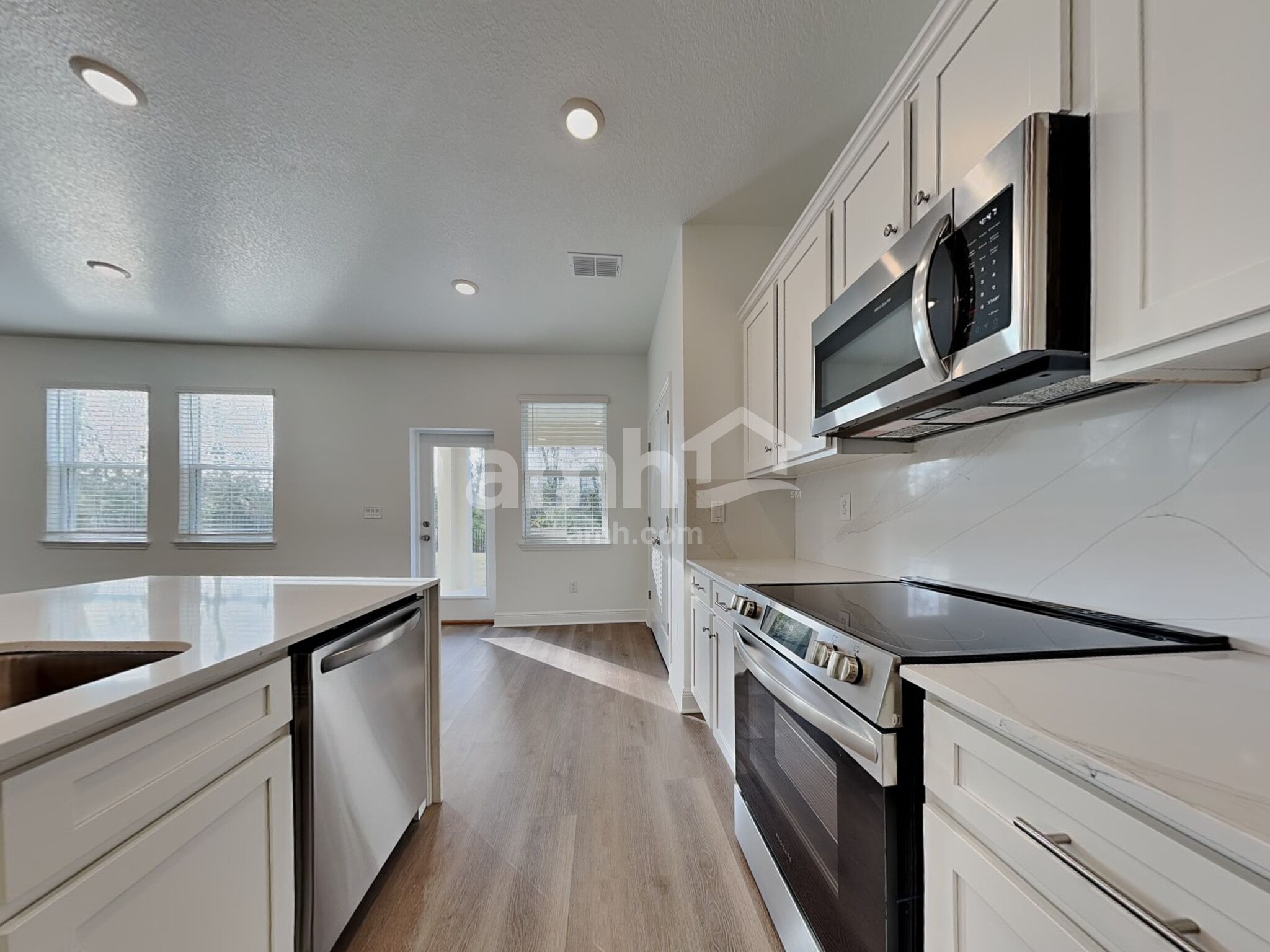 Building Photo - 6719 Atlantic Bch Ave