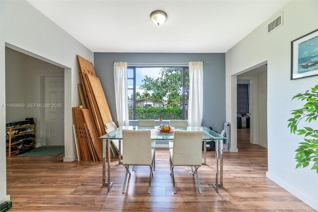 Building Photo - 1238 NE 112th St