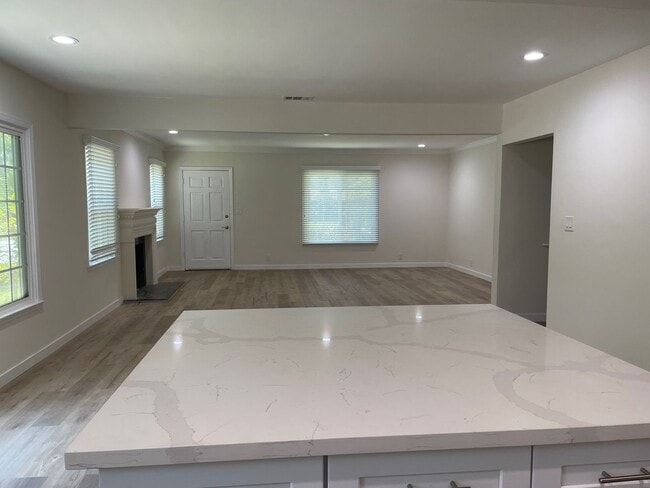 Building Photo - AMAZING PASADENA HOME- COMPLETELY REMODELED