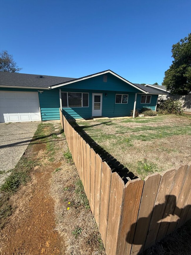 Building Photo - Updated 3+ Bedroom 2 Bath House with Large Fenced In Yard