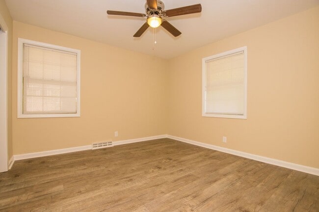 Building Photo - 1403 Broadmoor Rd