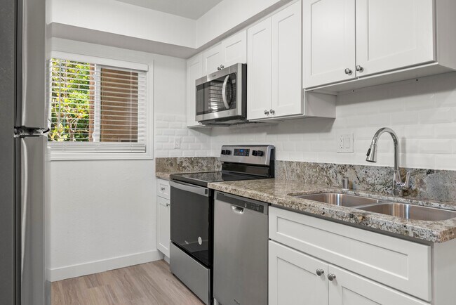 2x1 Kitchen #201 - The Current 340 Apartments