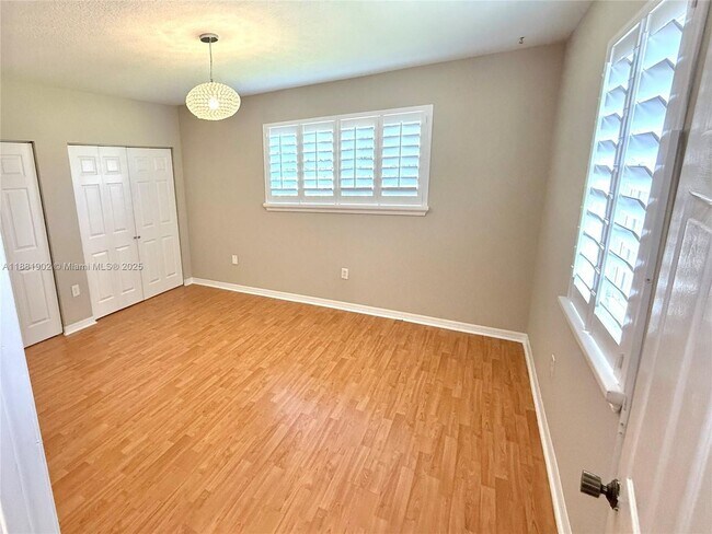 Building Photo - 17501 SW 92nd Ct
