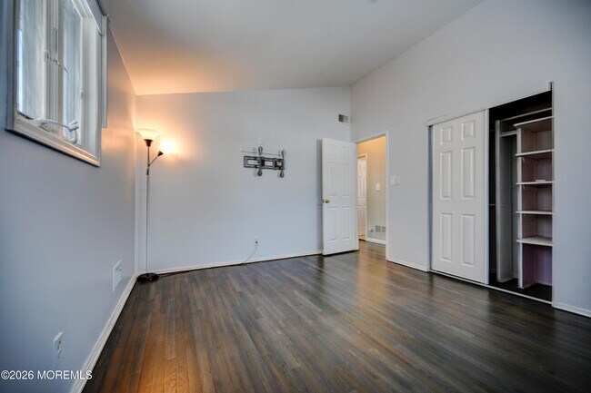 Building Photo - 17 Thomas Rd