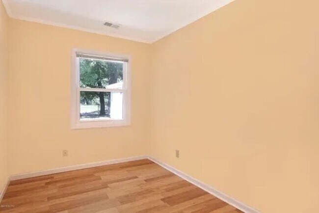Building Photo - Charming, remodeled 3-Bed/1-Bath Parchment ranch style home with enclosed yard and garage