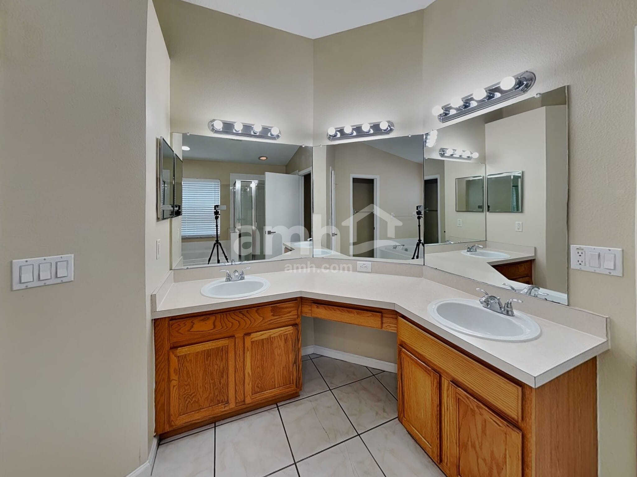 Building Photo - 1027 Summer Breeze Dr