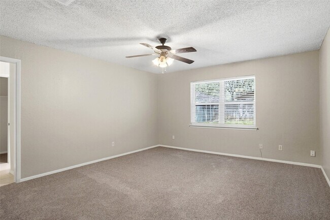 Building Photo - 2958 Columbine Dr