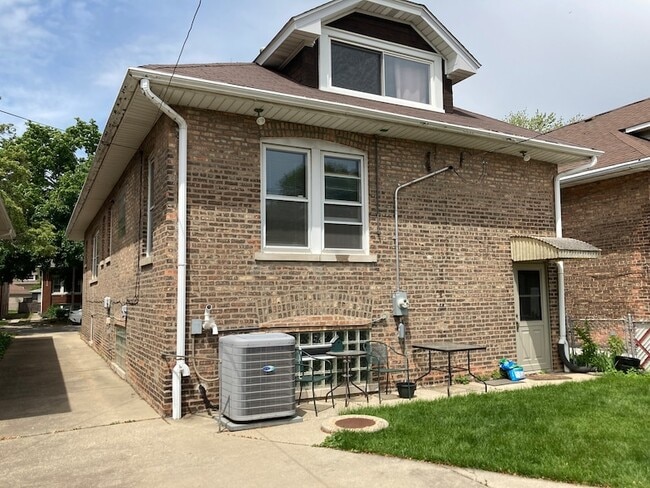 Building Photo - 2435 Gunderson Ave