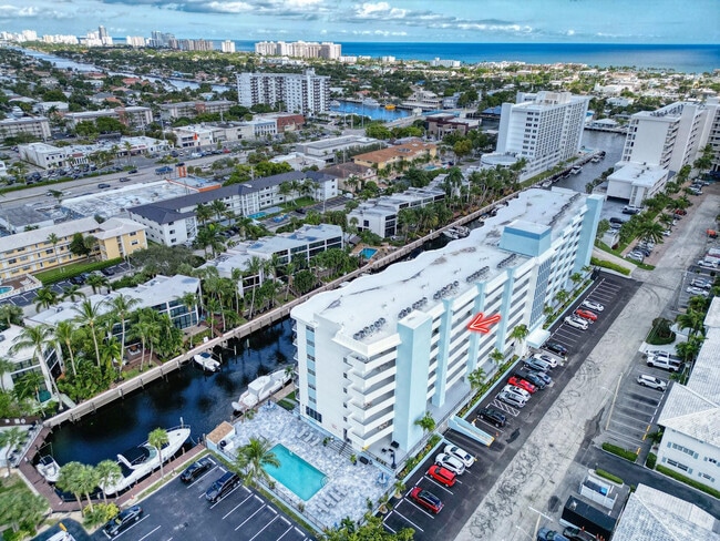 Primary Photo - 3051 NE 48th St