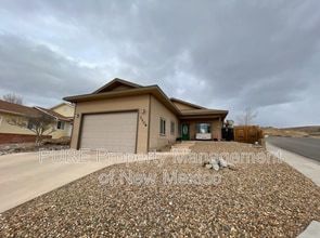 Building Photo - 2208 E Ranch Dr