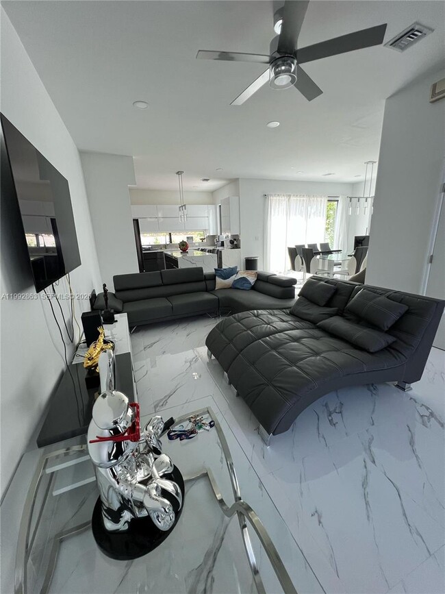 Building Photo - 2342 McKinley St