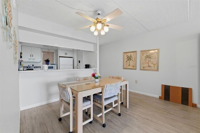 Building Photo - 12760 Indian Rocks Rd